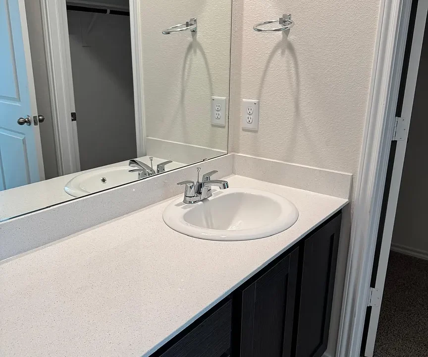 0f79c7d524efef9b34f7489319fd594e-uncropped_scaled_within_1536_1152