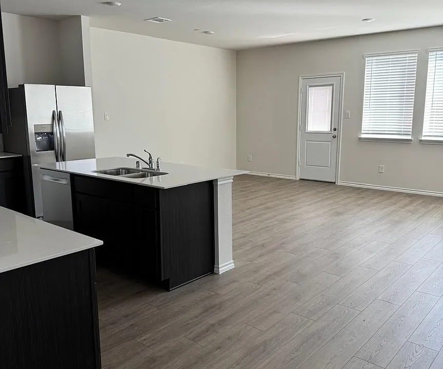 8f99095e57b20e67d98b67128697d95c-uncropped_scaled_within_1536_1152